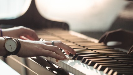 Bedrijfsbezoek Piano's Maene